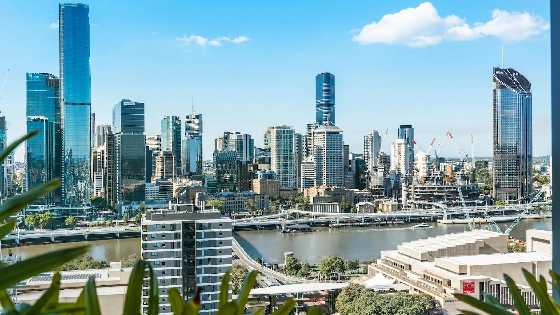 Bright & Modern Apt With City Views, King Bed, Park Brisbane Apartment